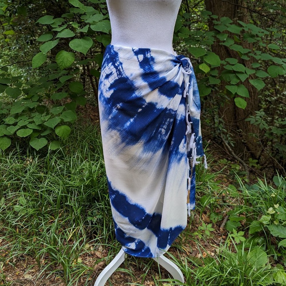 SOLEIL Pareo Wrap Swim Cover Up Sarong in Indigo Blue + White Tie Dye One Size - Picture 2 of 8